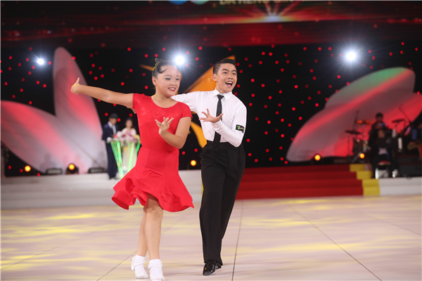 "小胖妞"激情拉丁舞刷屏朋友圈,因热爱而坚持