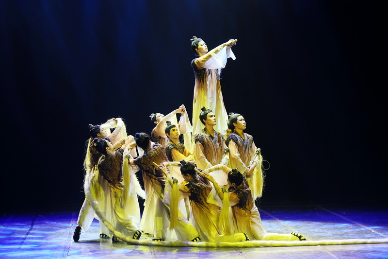 13,群舞《悟尘》——武汉音乐学院舞蹈系--李嘉娴 摄 (2).jpg