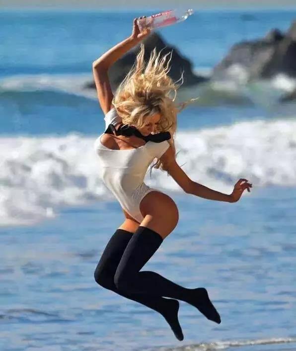 仙气"一字马" 让你闪耀盛夏